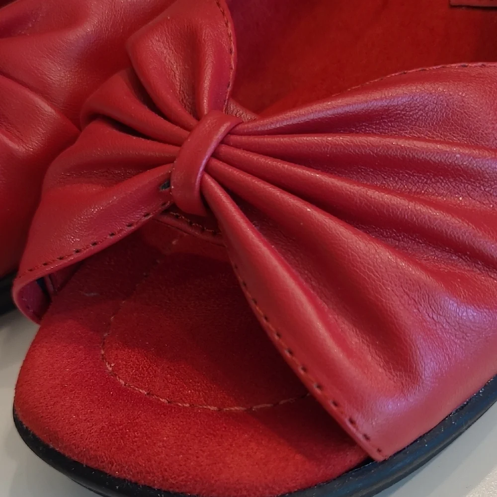 Easy Street Soft Red slingback Wedge Sandals Block Heels Ankle Strap Retro NWOT